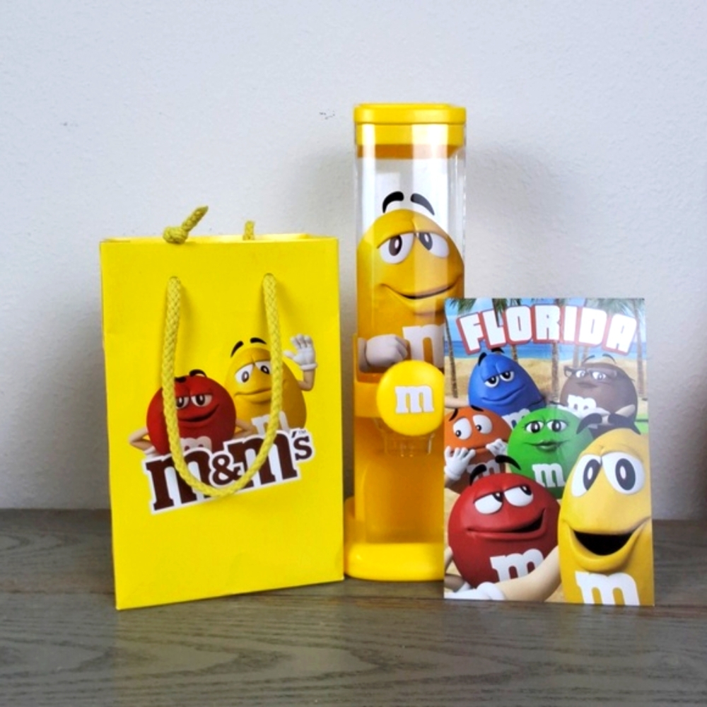 Candy Dispenser M&M Gif Bag And Postcard